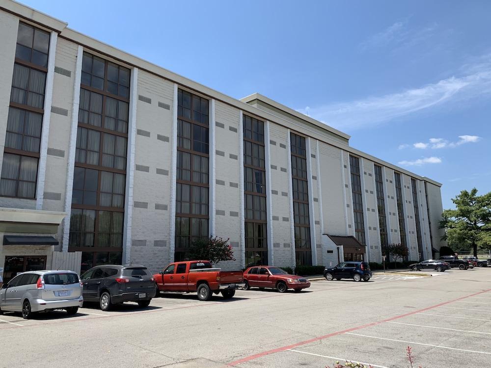 Hotel Doubletree By Hilton Fort Worth South Extérieur photo