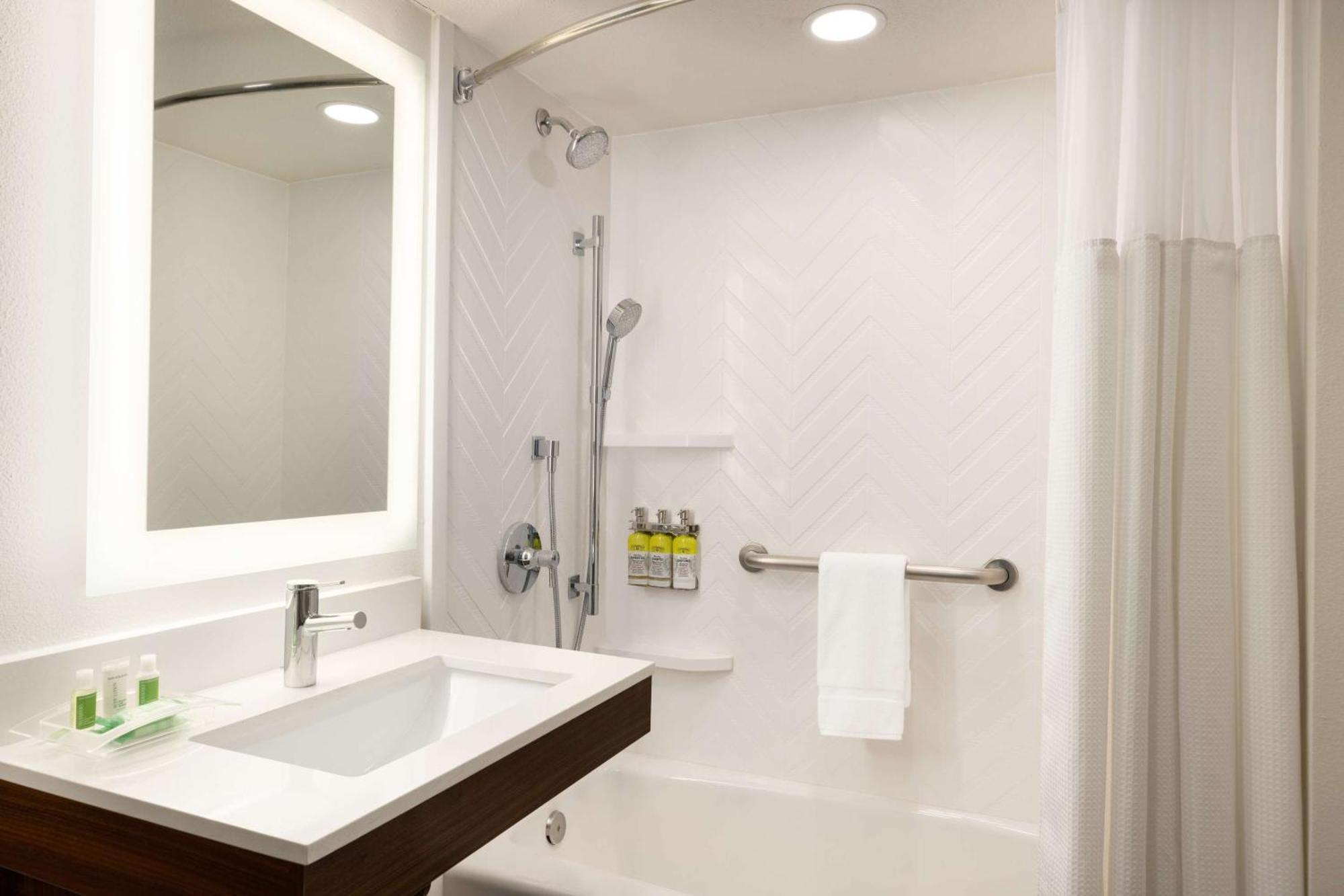 Doubletree By Hilton Fort Worth South Extérieur photo